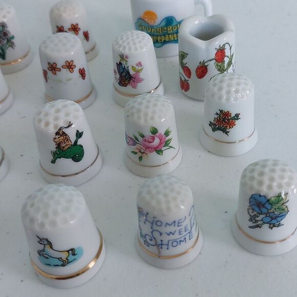 Vintage Lot of 17 Porcelain Thimbles and 2 Other Items West Germany SpongeBob - Picture 5 of 10